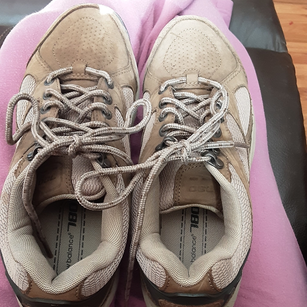 Like new New Balance women's sneakers size 8